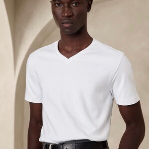 Banana Republic white v neck t shirt XL